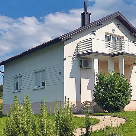 Guest House Pin Лакташи Экстерьер фото