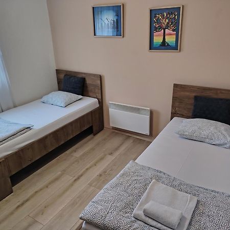 Guest House Pin Лакташи Экстерьер фото
