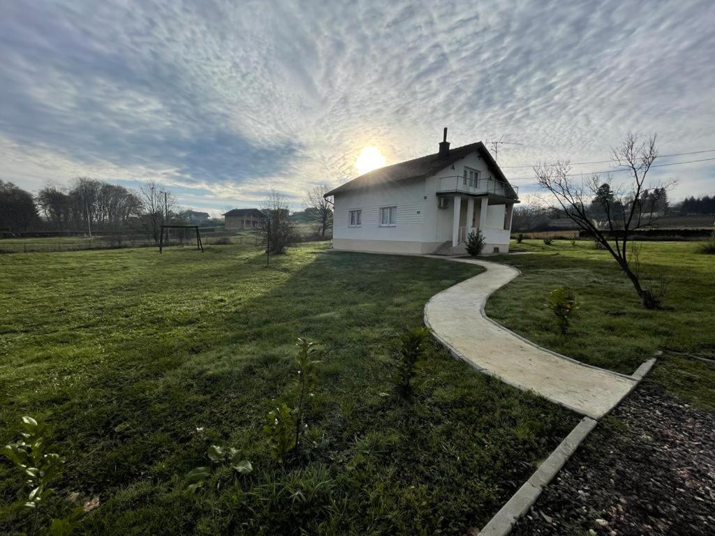 Guest House Pin Лакташи Экстерьер фото