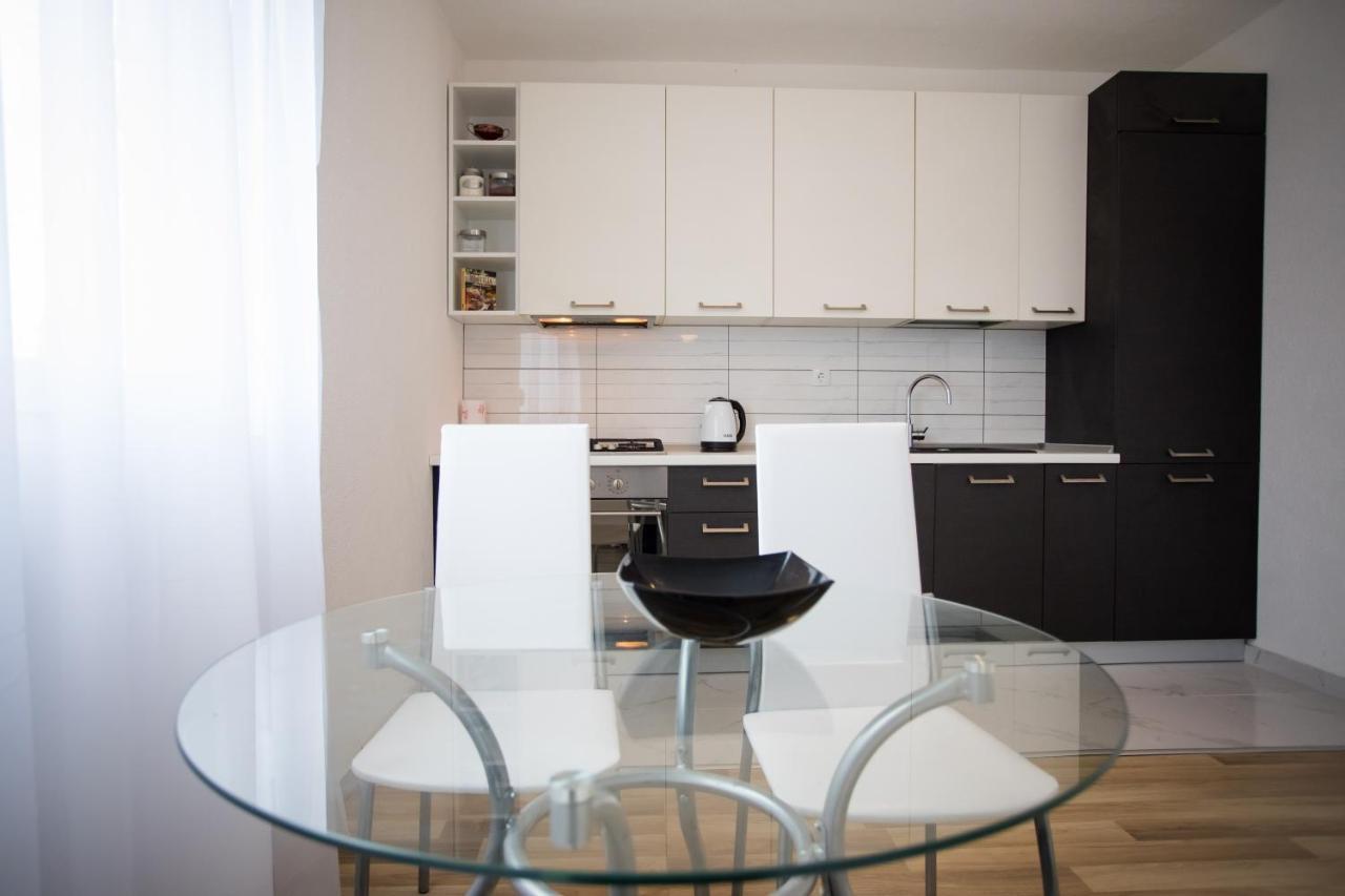 Guest House Pin Лакташи Экстерьер фото