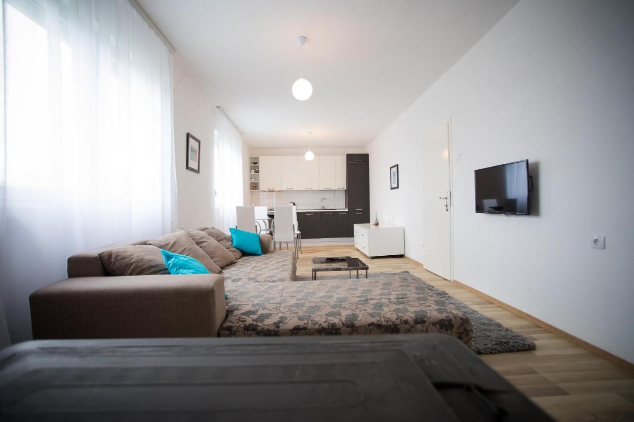 Guest House Pin Лакташи Экстерьер фото